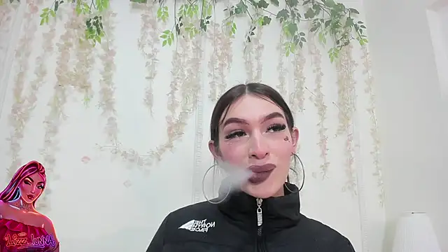 lizz lunna online show from April 18, 12:13 am