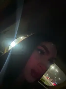 Snapshot of lizz_lunna chatting on June 19, 2:50 am lizz lunna online show from June 19, 2:50 am