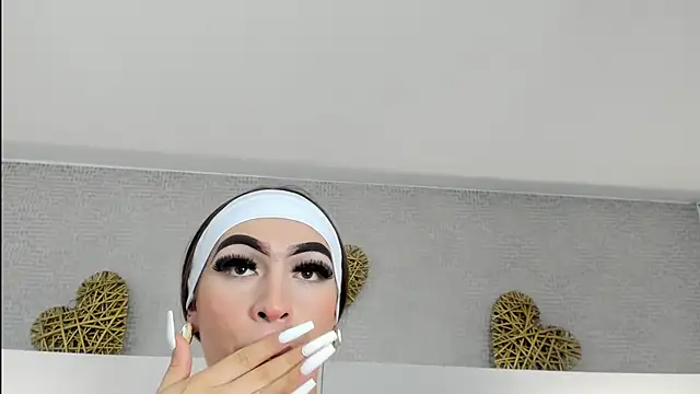 lizz lunna online show from February 10, 8:41 pm