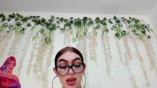 lizz lunna online show from May 28, 8:59 pm