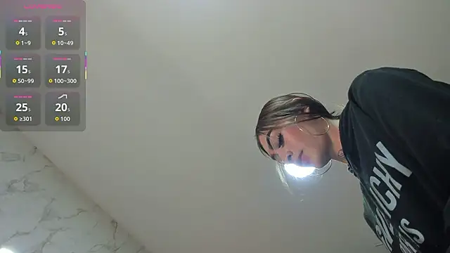 lizz lunna online show from February 4, 9:21 pm