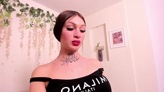 lizz lunna online show from March 16, 9:28 pm