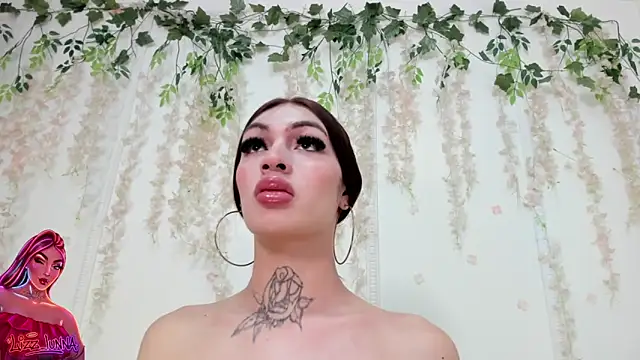 lizz lunna online show from May 29, 10:05 pm