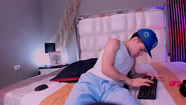 Roger And Ramona online show from March 29, 12:40 pm