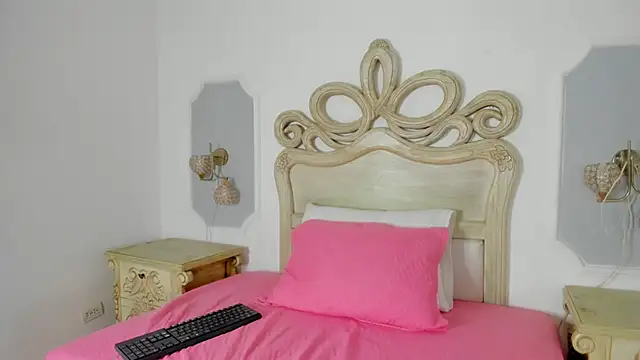 paulina lux online show from March 26, 7:45 pm