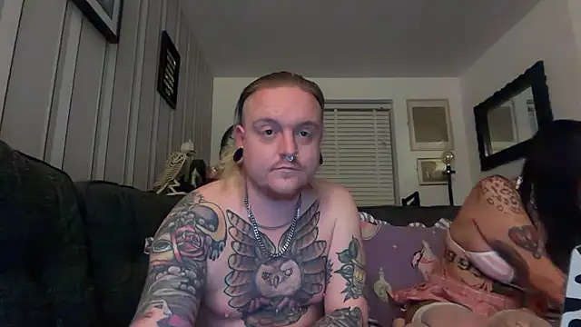 DaddyAndBabyGirl94 online show from January 11, 9:55 pm