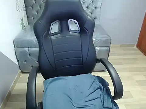 Snapshot of zedin02_a chatting on February 13, 1:11 pm zedin02 a online show from February 13, 1:11 pm