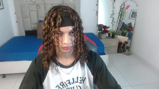 Snapshot of Axel_fox77 chatting on June 20, 12:48 am Axel fox77 online show from June 20, 12:48 am