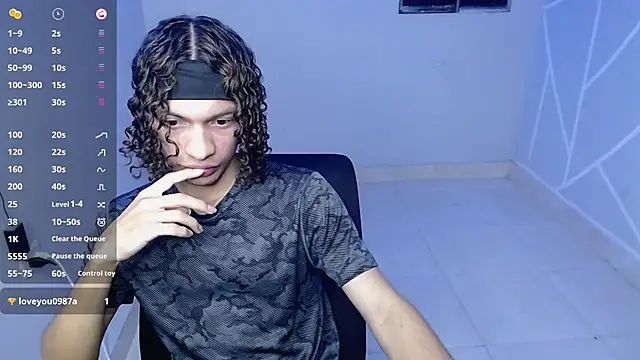 Snapshot of Axel_fox77 chatting on July 17, 1:03 am Axel fox77 online show from July 17, 1:03 am