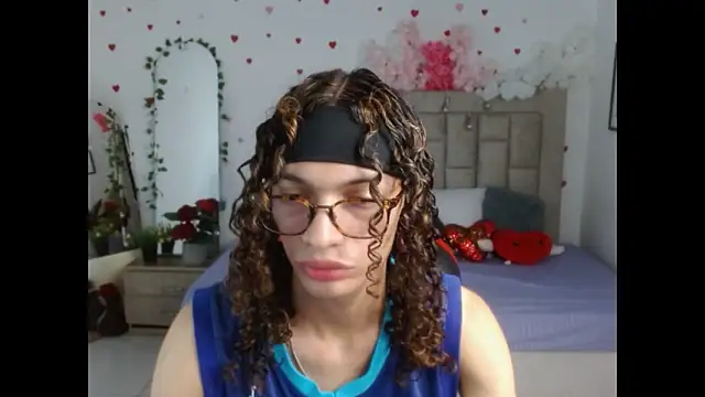 Snapshot of Axel_fox77 chatting on June 15, 12:44 am Axel fox77 online show from June 15, 12:44 am
