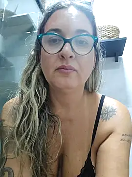 Snapshot of bellafortune69 chatting on February 24, 8:04 am bellafortune69 online show from February 24, 8:04 am