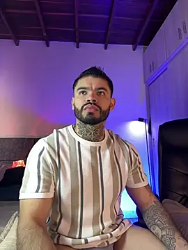 thiago ferrari  online show from March 25, 8:52 pm