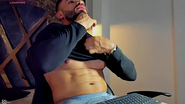 thiago ferrari  online show from April 10, 4:08 am