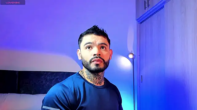 thiago ferrari  online show from March 15, 9:11 pm