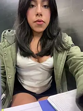 Snapshot of katerinnn99 chatting on January 14, 10:24 pm katerinnn99 online show from January 14, 10:24 pm