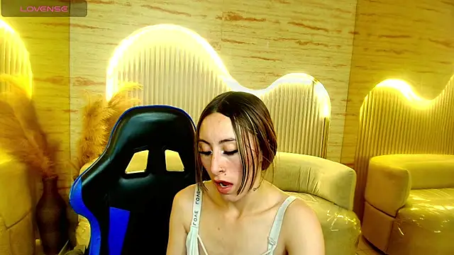 katalina r  online show from May 9, 8:01 pm