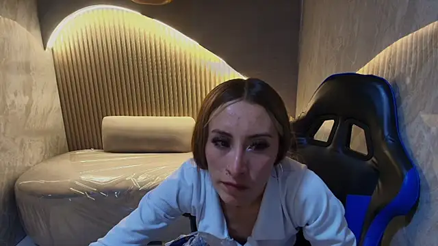 katalina r  online show from April 6, 7:48 pm