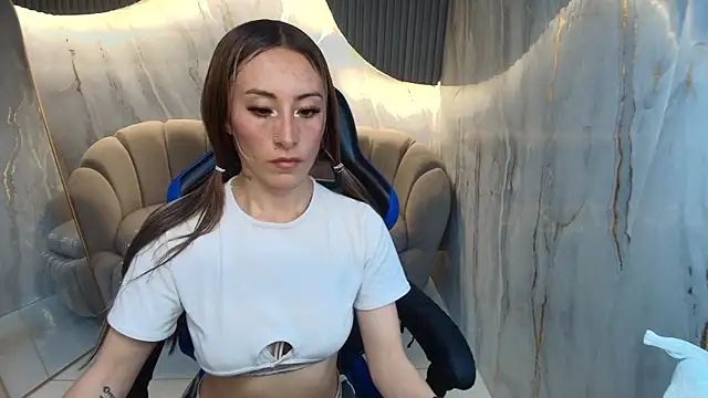 katalina r  online show from April 9, 8:15 pm