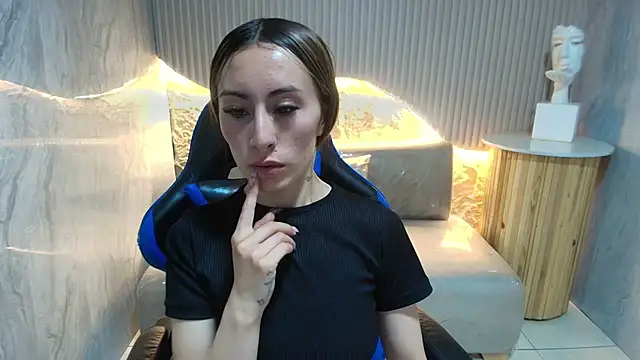 katalina r  online show from February 19, 3:25 am