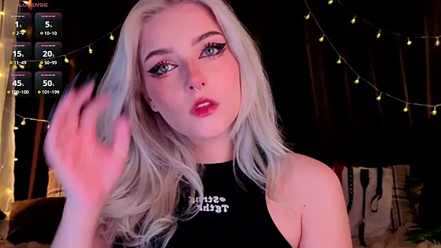 ShyniAlice online show from May 2, 3:34 am