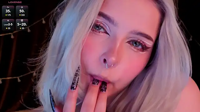 ShyniAlice online show from June 7, 4:18 am
