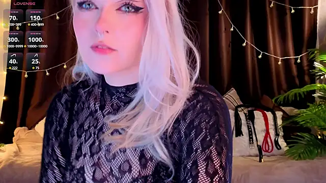 ShyniAlice online show from May 25, 3:50 am
