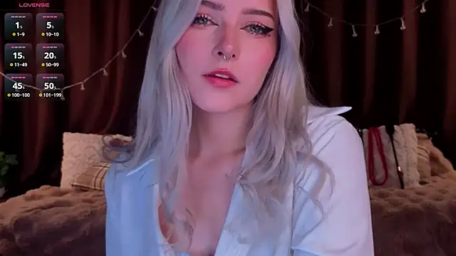 ShyniAlice online show from March 31, 4:47 am