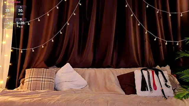 ShyniAlice online show from May 24, 3:39 am