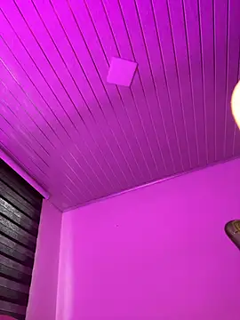 willowharper  online show from January 11, 8:05 pm