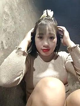 apple0011 online show from February 5, 12:45 pm