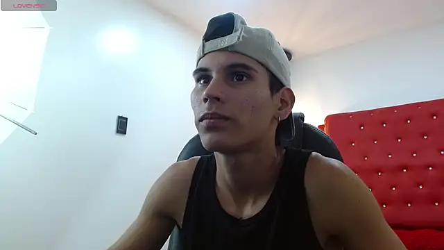 Snapshot of paullcb chatting on January 13, 3:54 am paullcb online show from January 13, 3:54 am