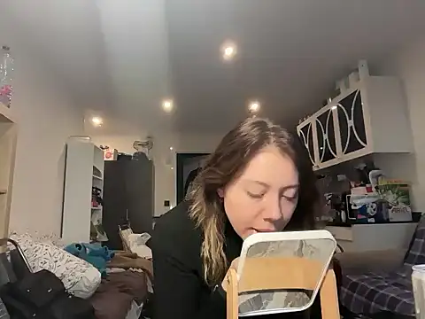 Snapshot of Luxerin chatting on March 1, 5:24 pm Luxerin online show from March 1, 5:24 pm