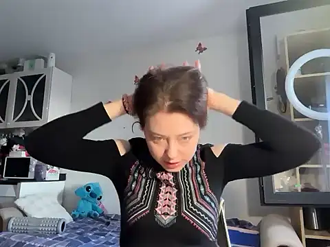 Snapshot of Luxerin chatting on February 28, 3:44 pm Luxerin online show from February 28, 3:44 pm