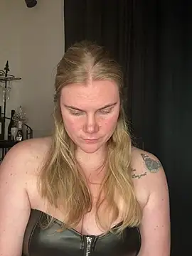 SexyBlondJoanna online show from February 10, 7:35 pm