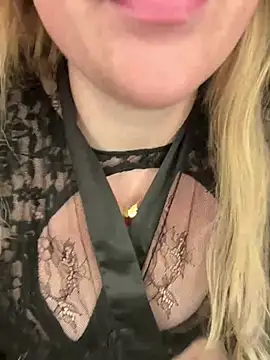 SexyBlondJoanna online show from February 24, 7:37 pm