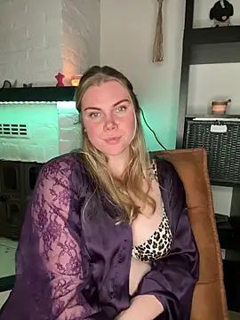 SexyBlondJoanna online show from February 17, 9:01 pm