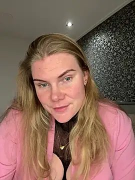 SexyBlondJoanna online show from February 21, 5:59 pm