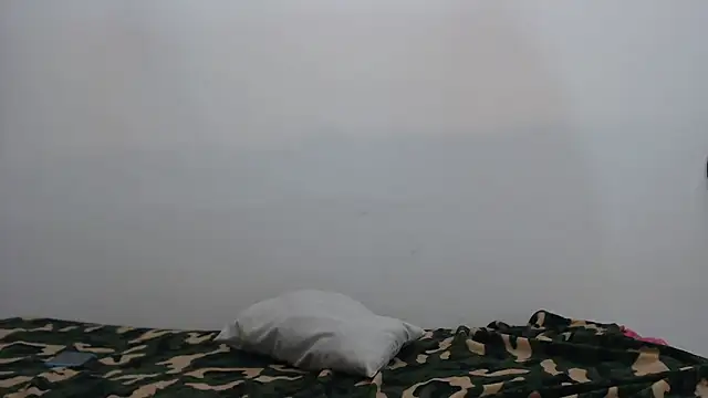 littlepearl18 online show from February 5, 1:45 am