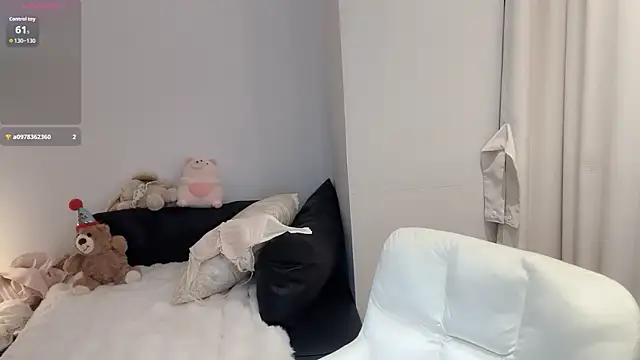 tutu-l online show from March 7, 4:23 pm