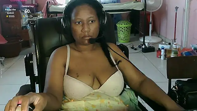 Eirondra valeen online show from May 25, 12:59 pm