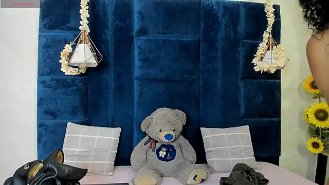 Laura Miller1 online show from March 14, 8:15 pm