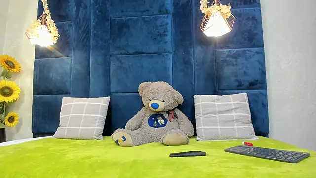 Laura Miller1 online show from April 14, 8:58 pm