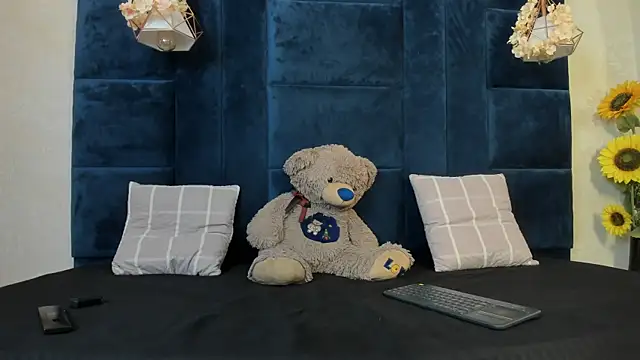 Laura Miller1 online show from March 21, 8:24 pm