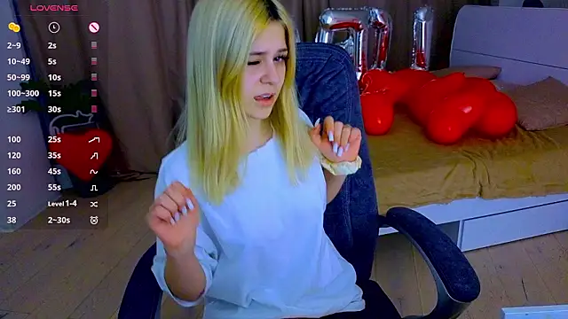 Snapshot of ApheliaStar chatting on February 10, 3:44 pm ApheliaStar online show from February 10, 3:44 pm