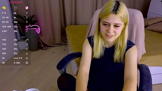 Snapshot of ApheliaStar chatting on February 4, 4:02 pm ApheliaStar online show from February 4, 4:02 pm