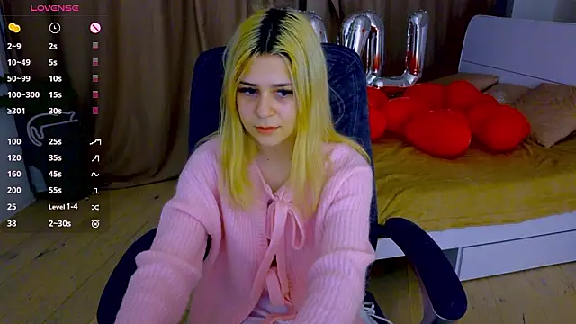 Snapshot of ApheliaStar chatting on February 15, 3:55 pm ApheliaStar online show from February 15, 3:55 pm