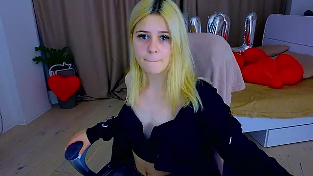 Snapshot of ApheliaStar chatting on February 8, 4:05 pm ApheliaStar online show from February 8, 4:05 pm