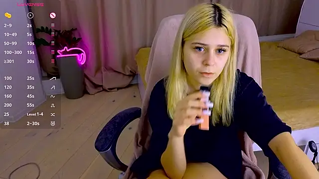 Snapshot of ApheliaStar chatting on February 3, 4:56 pm ApheliaStar online show from February 3, 4:56 pm