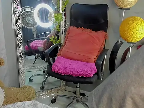 dylaans19 online show from February 28, 2:28 pm