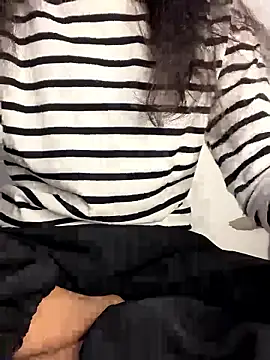 Snapshot of paribaby09 chatting on January 11, 6:53 am paribaby09 online show from January 11, 6:53 am